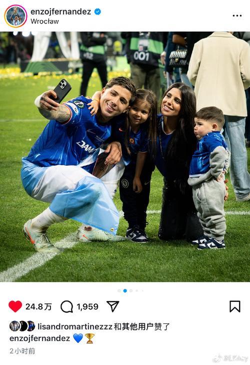 塞雷佐携半数马竞球员分组探访医院,为儿童送上玩具关怀 塞雷佐携半数马竞球员分组探访医院,为儿童送上玩具关怀